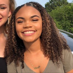 Meet your Posher, Olivia